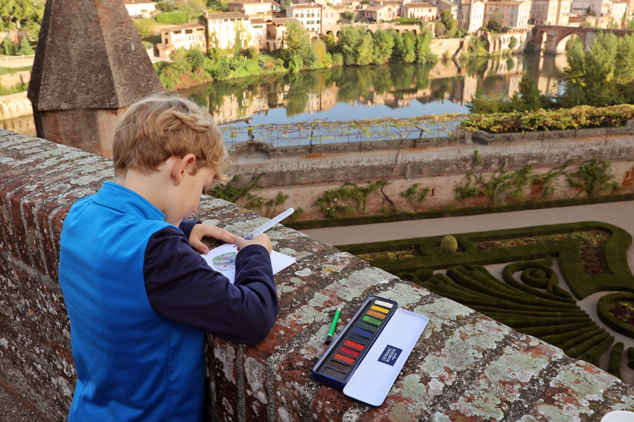 Atelier de dessin dans les jardins du Palais de la Berbie